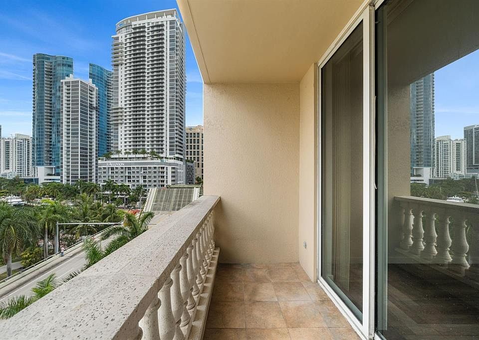 1st image of 511 SE 5th Ave APT 615