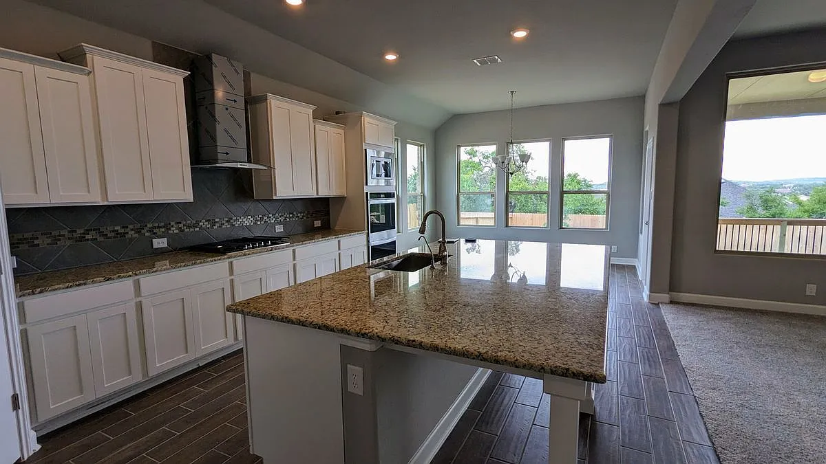 3 bed, 2.5 bath, 2334 sqft, $2,650 — Photo 3