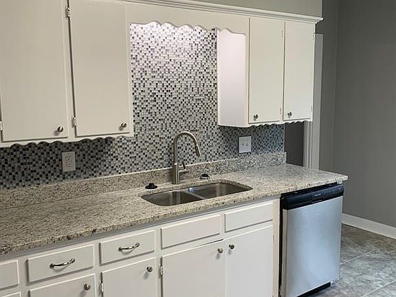 3rd image of 109 Sunny Ln