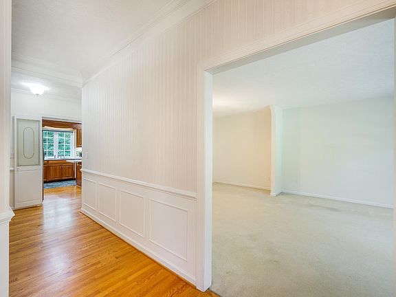 5th image of 1065 Mistwood Pl