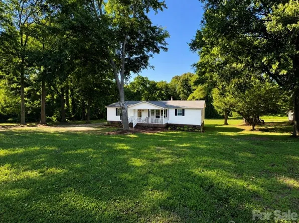 428 E Club Dr, Gastonia, NC 28054
