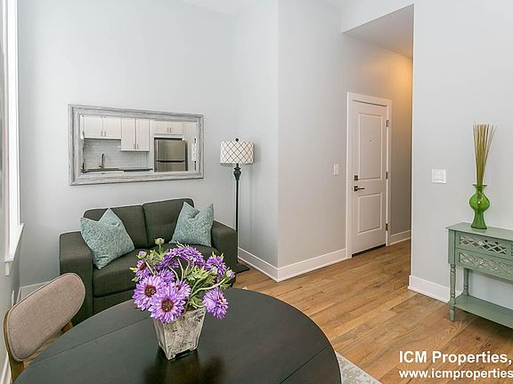 2nd image of 354 W Dickens Ave #3N