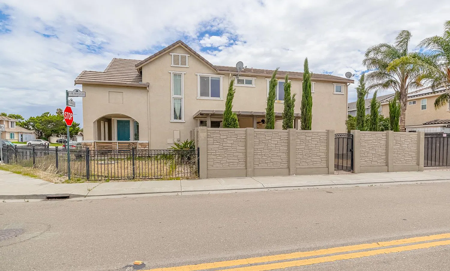3 bed, 2.5 bath, 2033 sqft, $3,000 — Photo 1