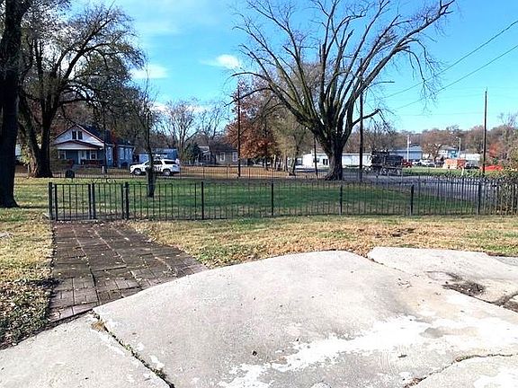 5th image of 1002 S 22nd St