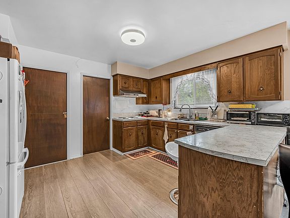 5th image of 11420 Daniels Rd