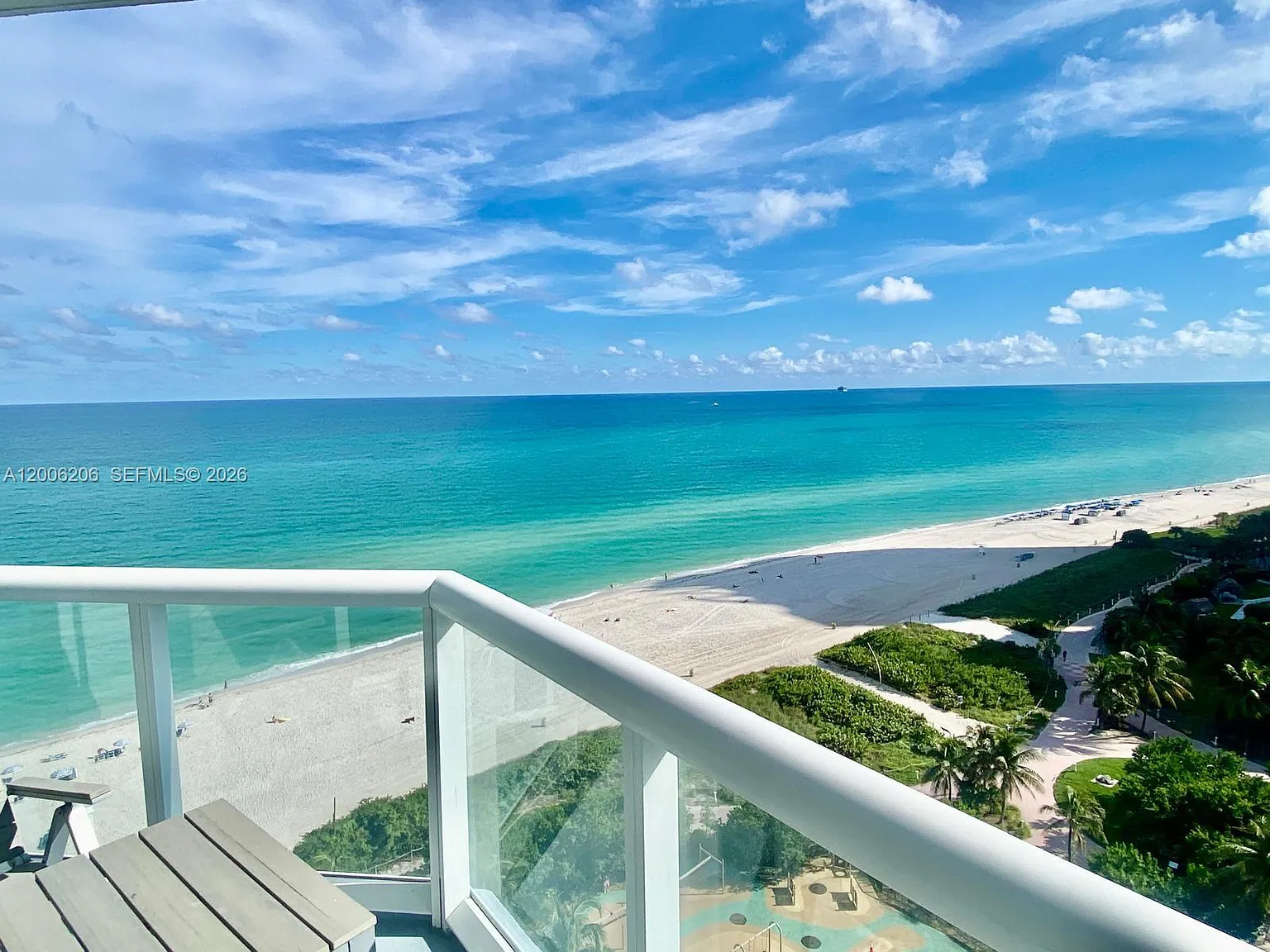 Bel-Aire On The Ocean Con — Photo 1