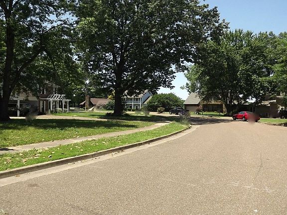 5th image of 384 Lake Shore Dr N