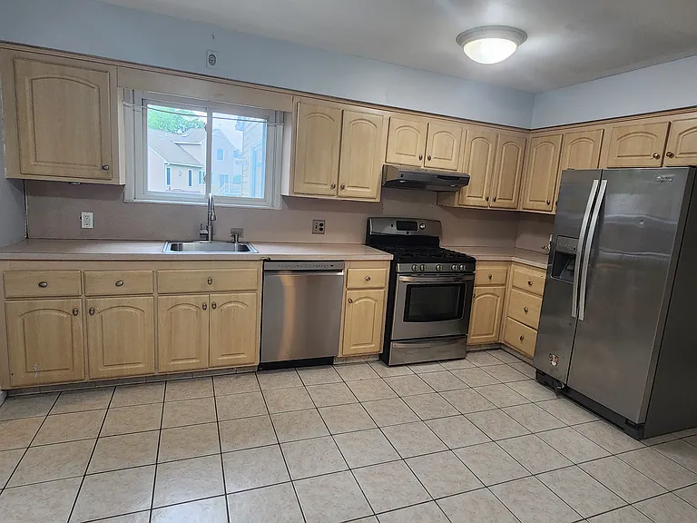 50 Hepburn Rd — Photo 3