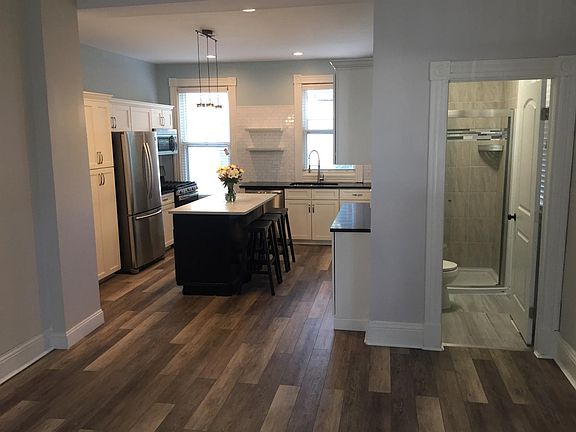4th image of 1826 Mentor Ave