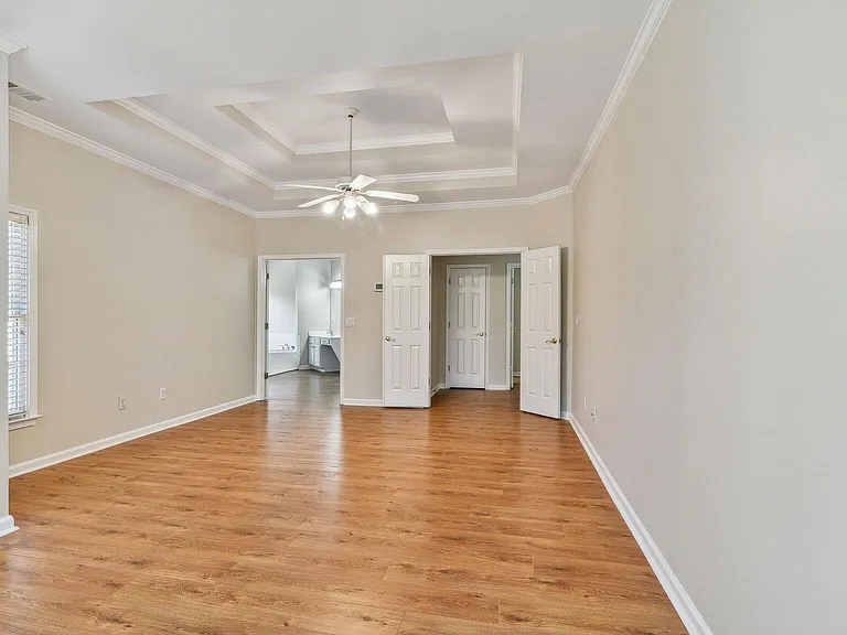 330 Winherst Ln — Photo 14
