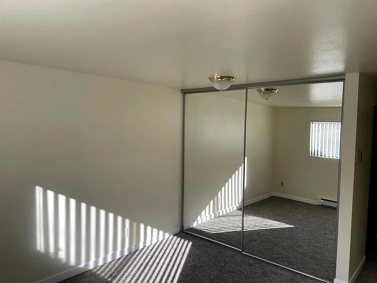 601 S 220th St #1 — Photo 9