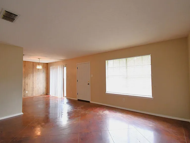 102 Parklane Dr — Photo 6