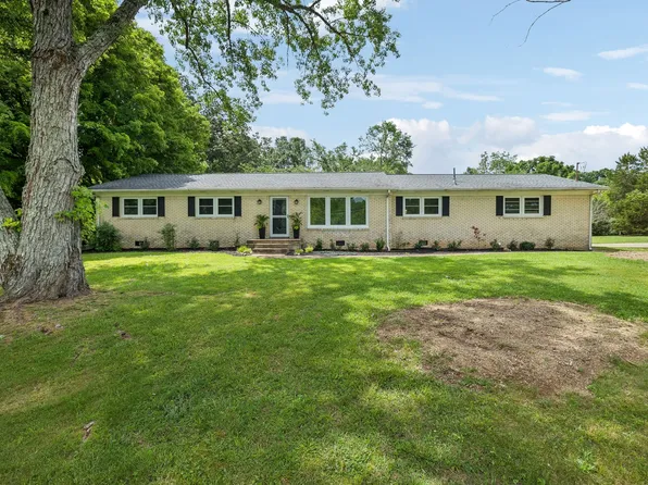 120 Woods Dr, Waverly, TN 37185