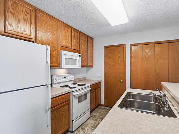 3rd image of 7104 139th Ave NW
