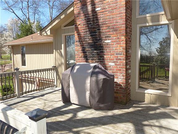 4th image of 1029 N Sugartree Ln