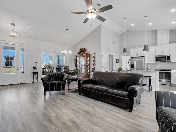 5th image of 115 Stillmont Dr
