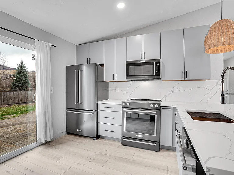8065 Eagleview Dr — Photo 11