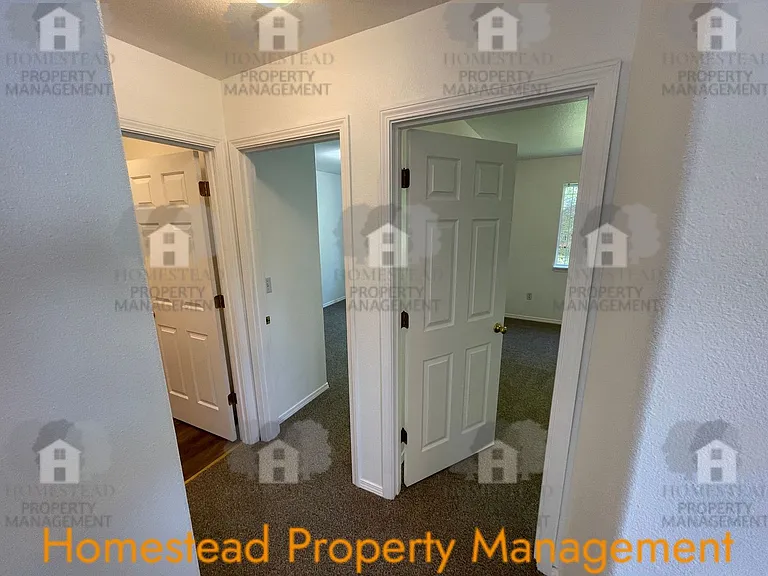 1408-1410 Falcon Loop — Photo 10