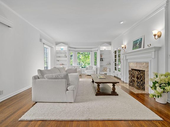 4th image of 2278 Cambridge Blvd