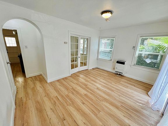 2nd image of 932 S Berendo St #934-1/2