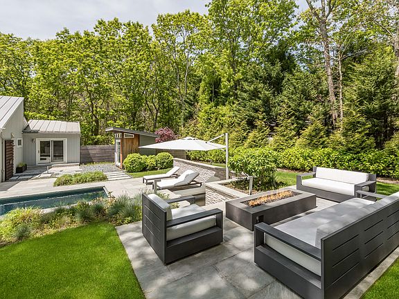 5th image of 12 Surrey Ct