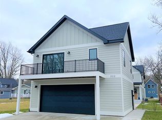 322 W 16th St, Traverse City, MI 49684