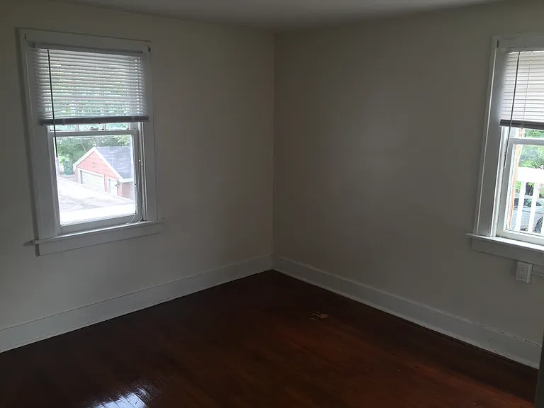 523 W Lapeer St #1/2 — Photo 8