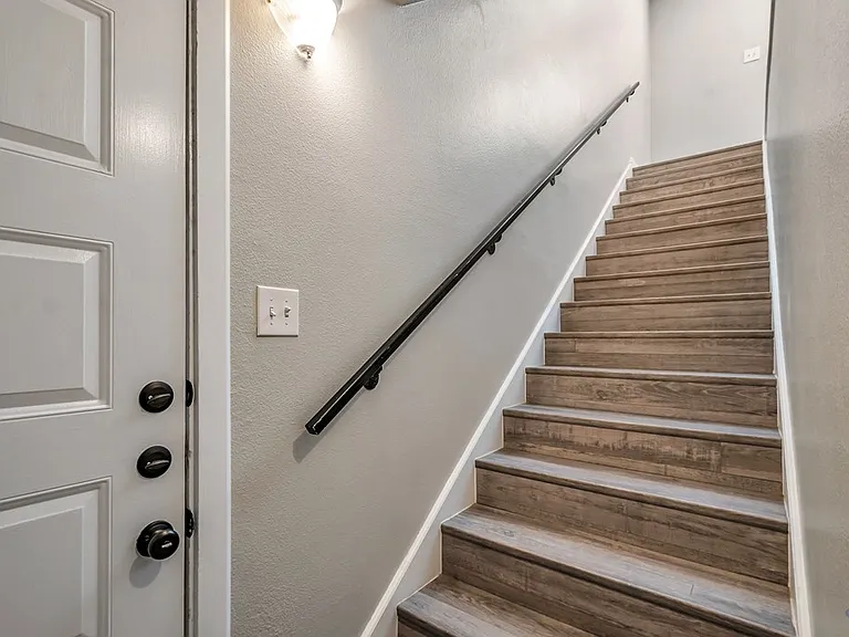422 W Pecan Ave #D — Photo 6