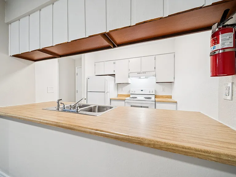 Nicole Apartments — Photo 10