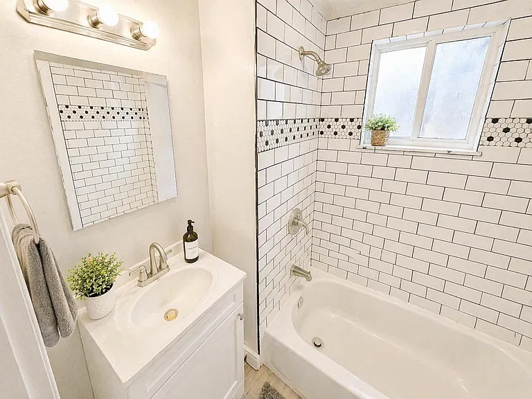 5404 Black St #2 — Photo 8