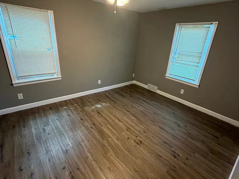 2517 Shannon Ave — Photo 8