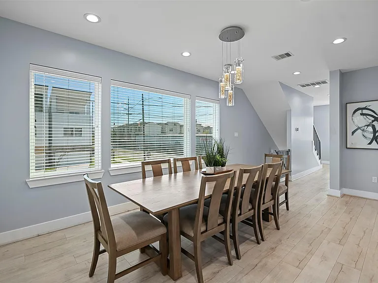 2413 Pease St — Photo 11