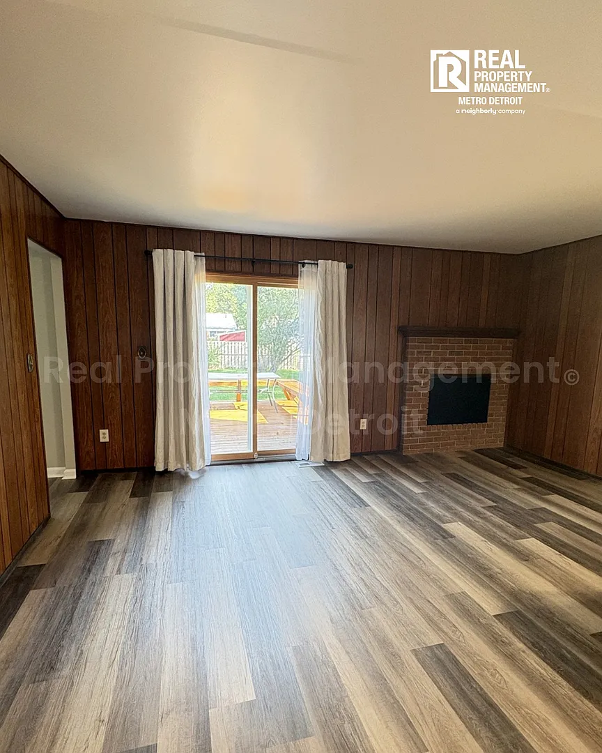 3-Bedroom Single-Family Home in Troy, Michigan — Photo 4