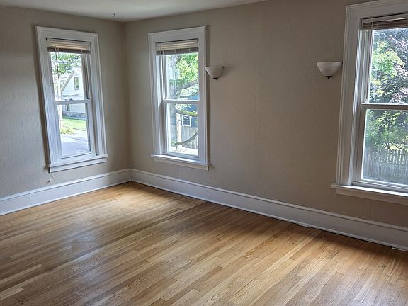 5th image of 149 Van Dam St APT 3