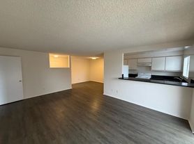 5000 S Centinela Ave