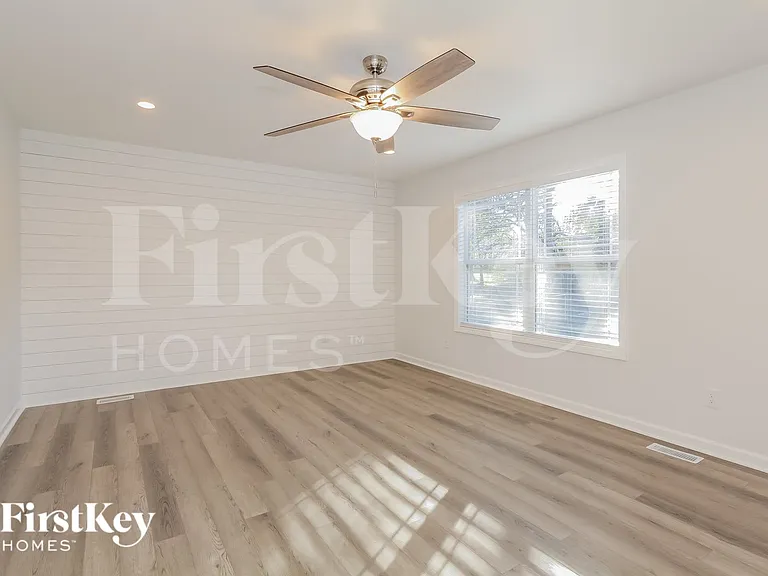 1213 Carolyn Ave — Photo 8