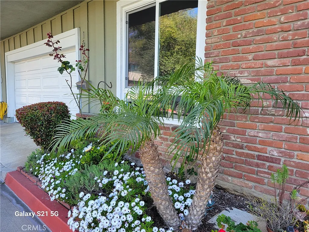 Studio, 430 sqft, $2,100 — Photo 2