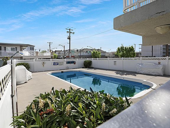 4th image of 900 Wesley Ave #101