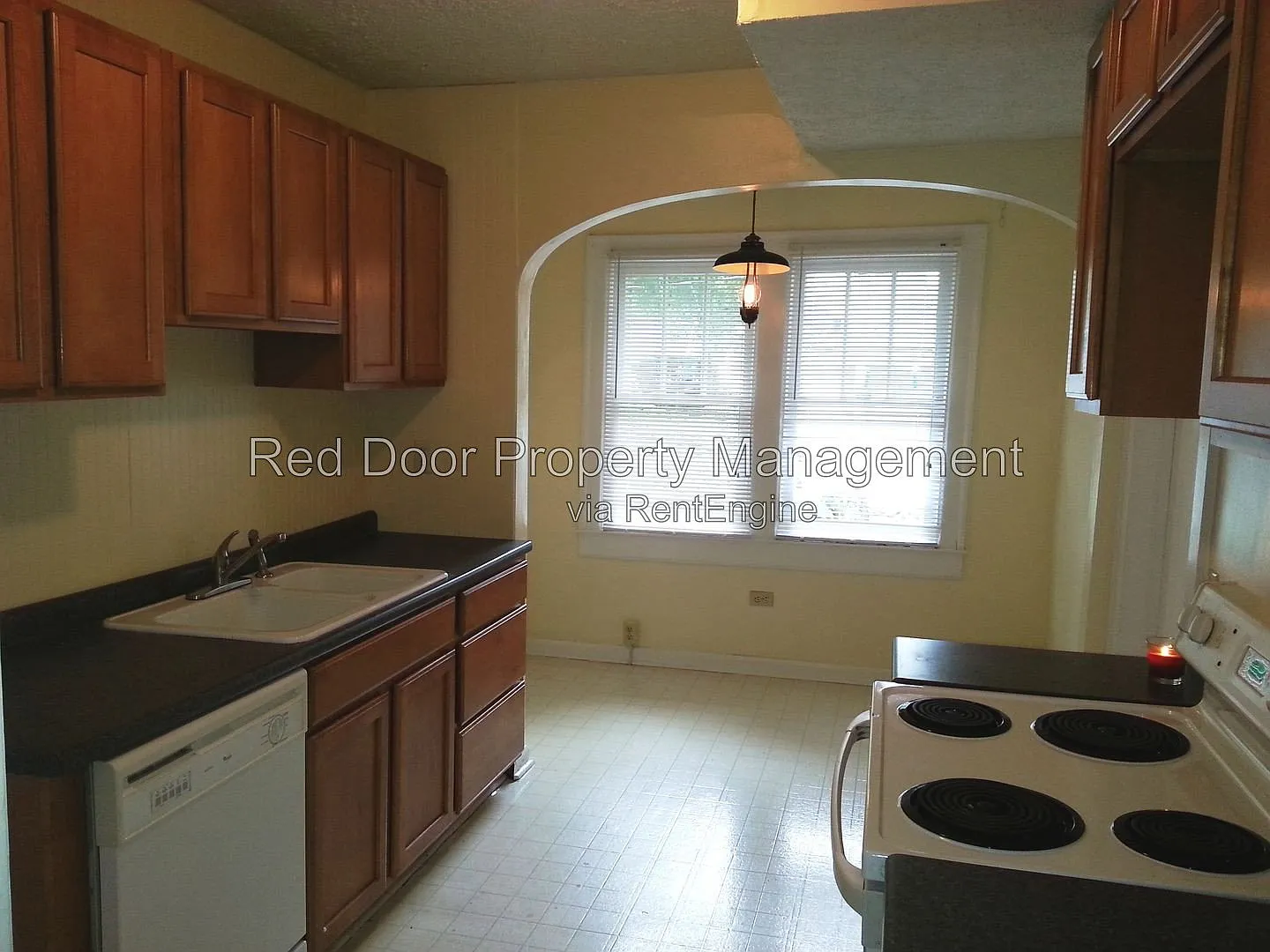 3 bed, 1.0 bath, 1800 sqft, $1,895 — Photo 4