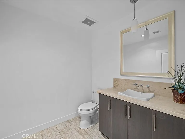 402 Rockefeller #305 — Photo 11