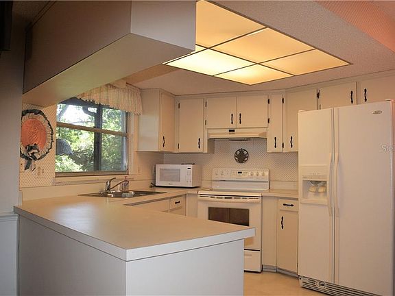 5th image of 1029 Hemingway Dr