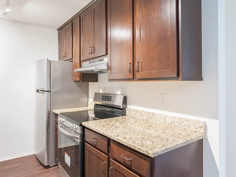 430 Mendota Apartments — Photo 34