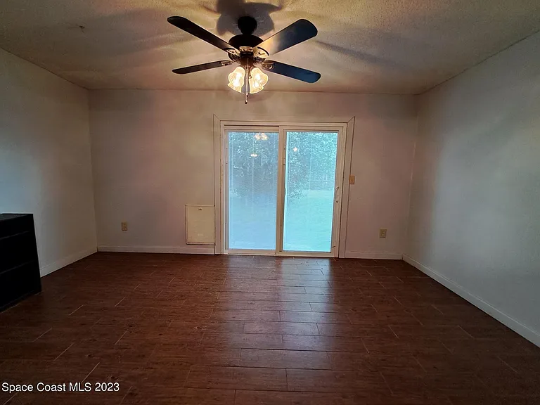 1311 Cindy Cir NE — Photo 8