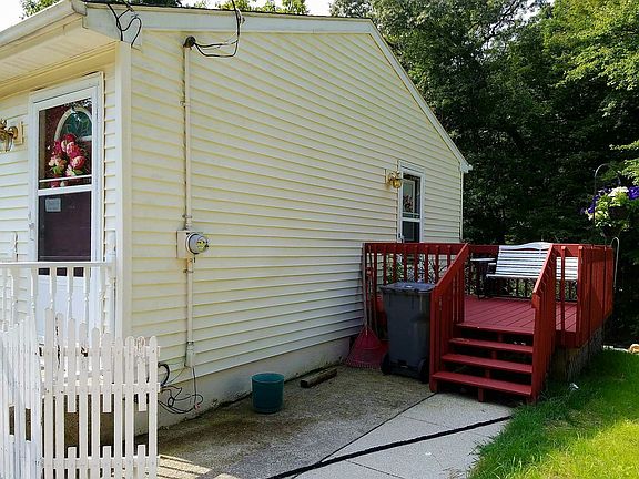 3rd image of 10720 Woodbushe Dr SE