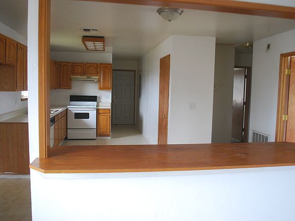 2nd image of 127 E Buell St