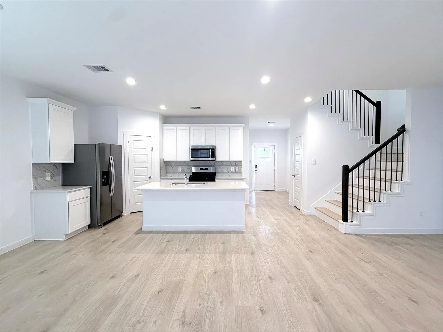 4 bed, 3.0 bath, 2178 sqft, $2,350 — Photo 4