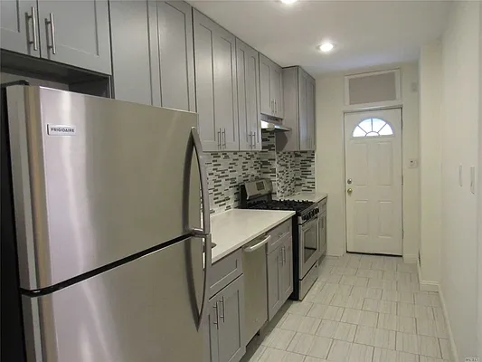 Rented by Mitra Hakimi Realty Group, LLC | media 3