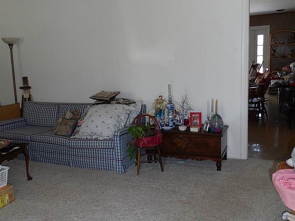 2nd image of 2703 Royal Dr