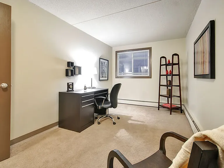 1833 Pembina Hwy — Photo 9
