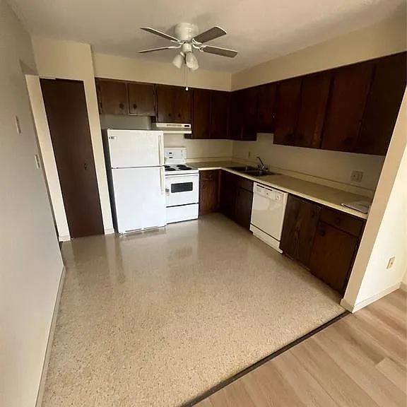 26 Alice St N #303 — Photo 5